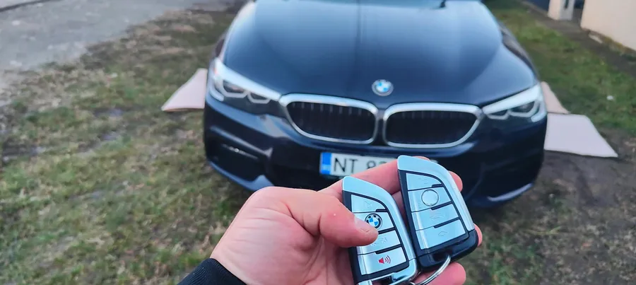 Adăugare cheie BMW G30 FEM — lacătuș auto mobil