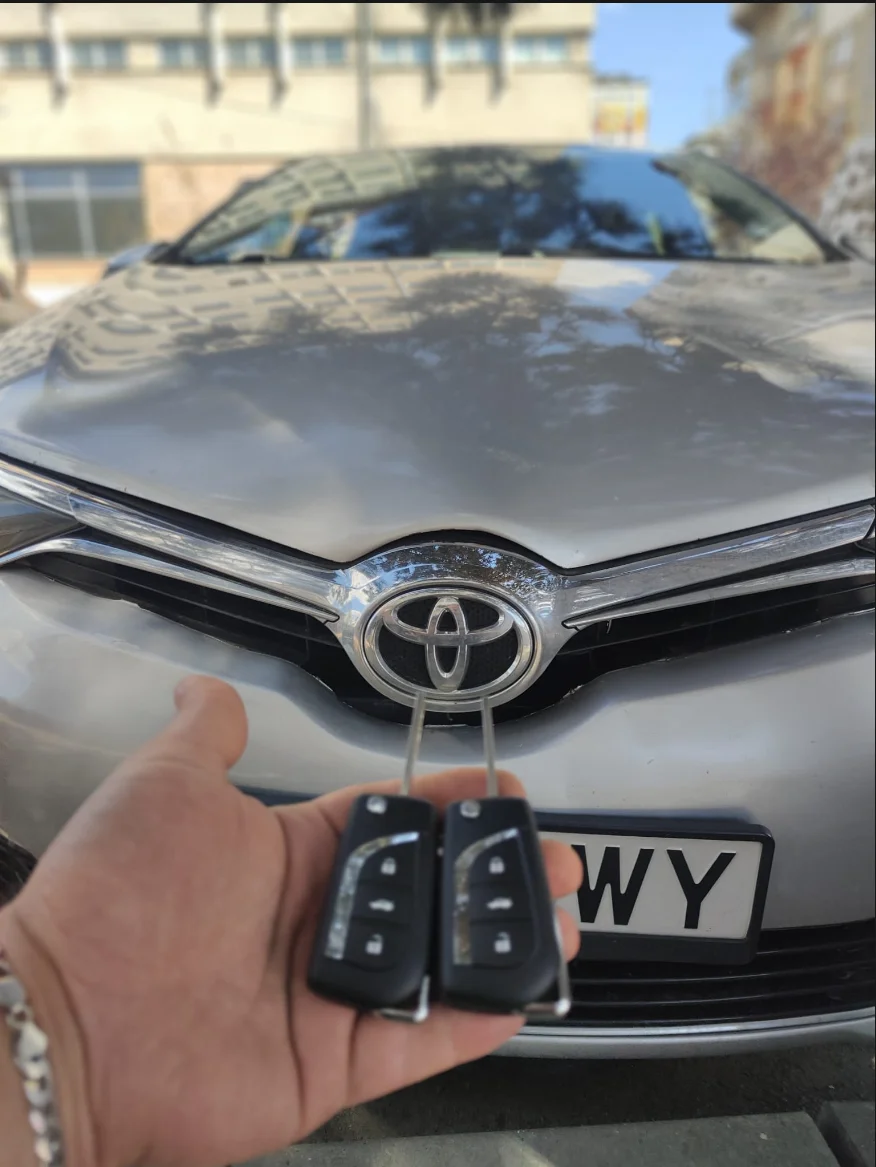 Toate cheile pierdute Toyota Auris 2017 — set nou 2 chei programate AKL Chei Auto Express
