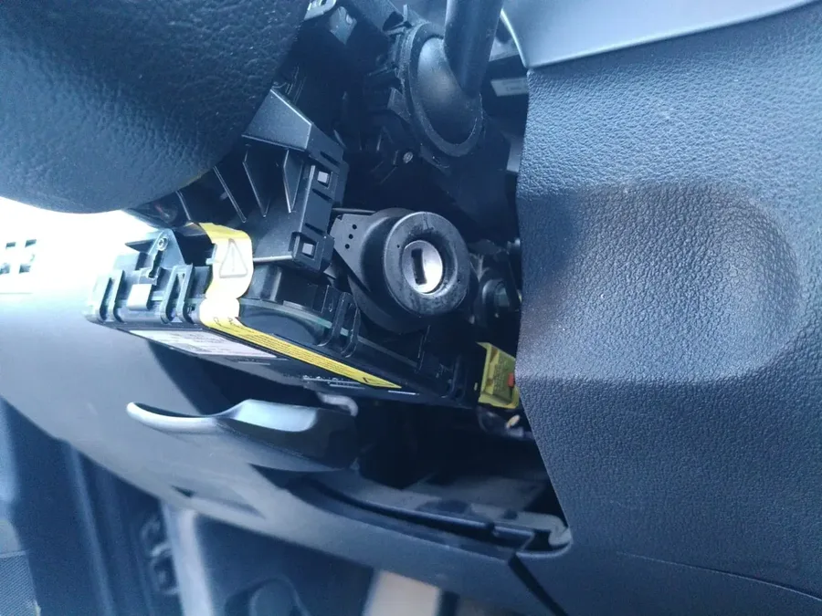 Reparație contact Seat defect — intervenție non-stop