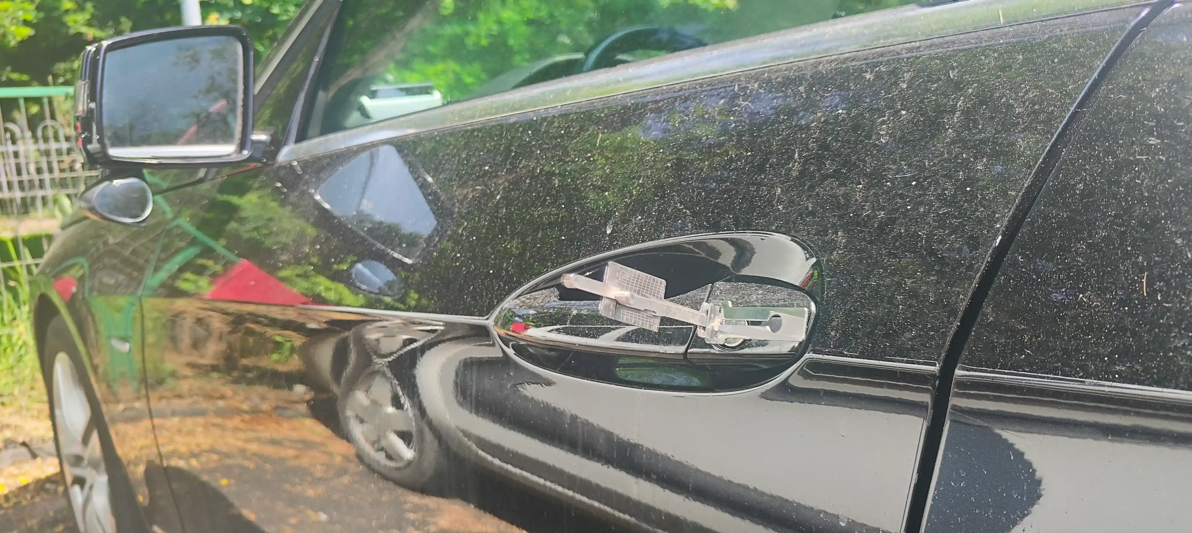 Deblocare ușă auto fără avarii — Tehnici profesionale